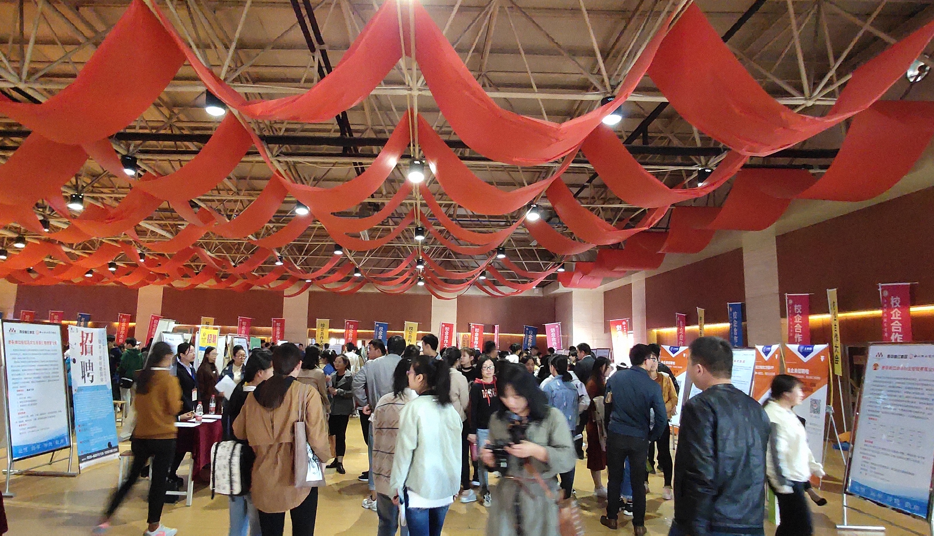 西安职业技术学院举行校企合作签约仪式暨专场校园招聘会