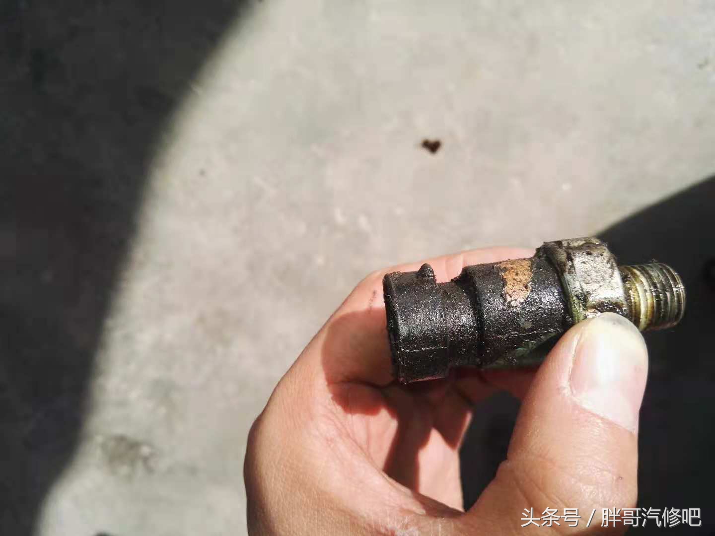 GL8发动机机油感应塞漏油，胖哥跟大家聊聊原理和常见故障排查