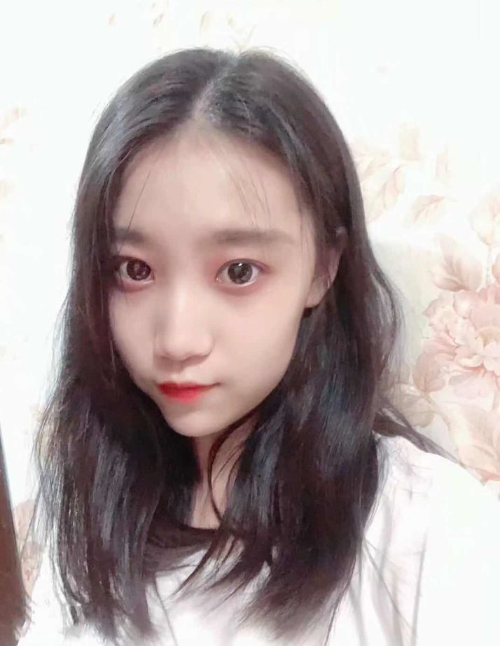 「重慶女神」水汪汪大眼的美少女來了，而她只是個高中生！