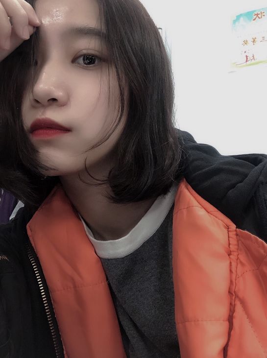 「重慶女神」水汪汪大眼的美少女來了，而她只是個高中生！