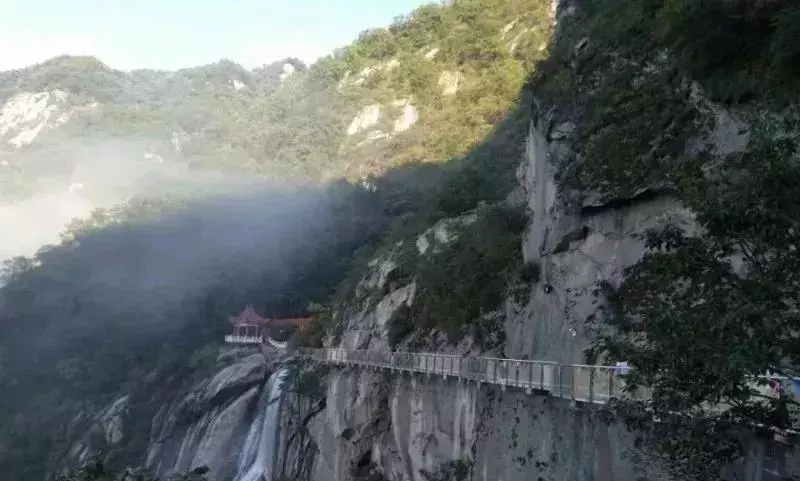 网红玻璃栈道不只张家界才有,河南这几个玻璃栈道等你大胆挑战