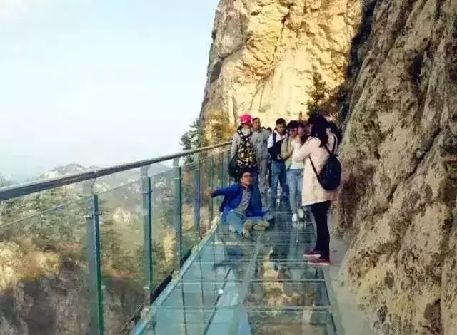网红玻璃栈道不只张家界才有,河南这几个玻璃栈道等你大胆挑战