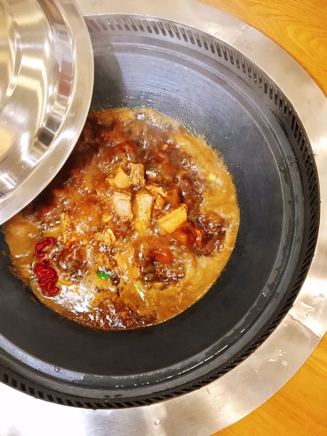 長春最全品類12种鐵鍋炖，鐵鍋炖+蒸海鲜，热乎大锅菜吃着真爽