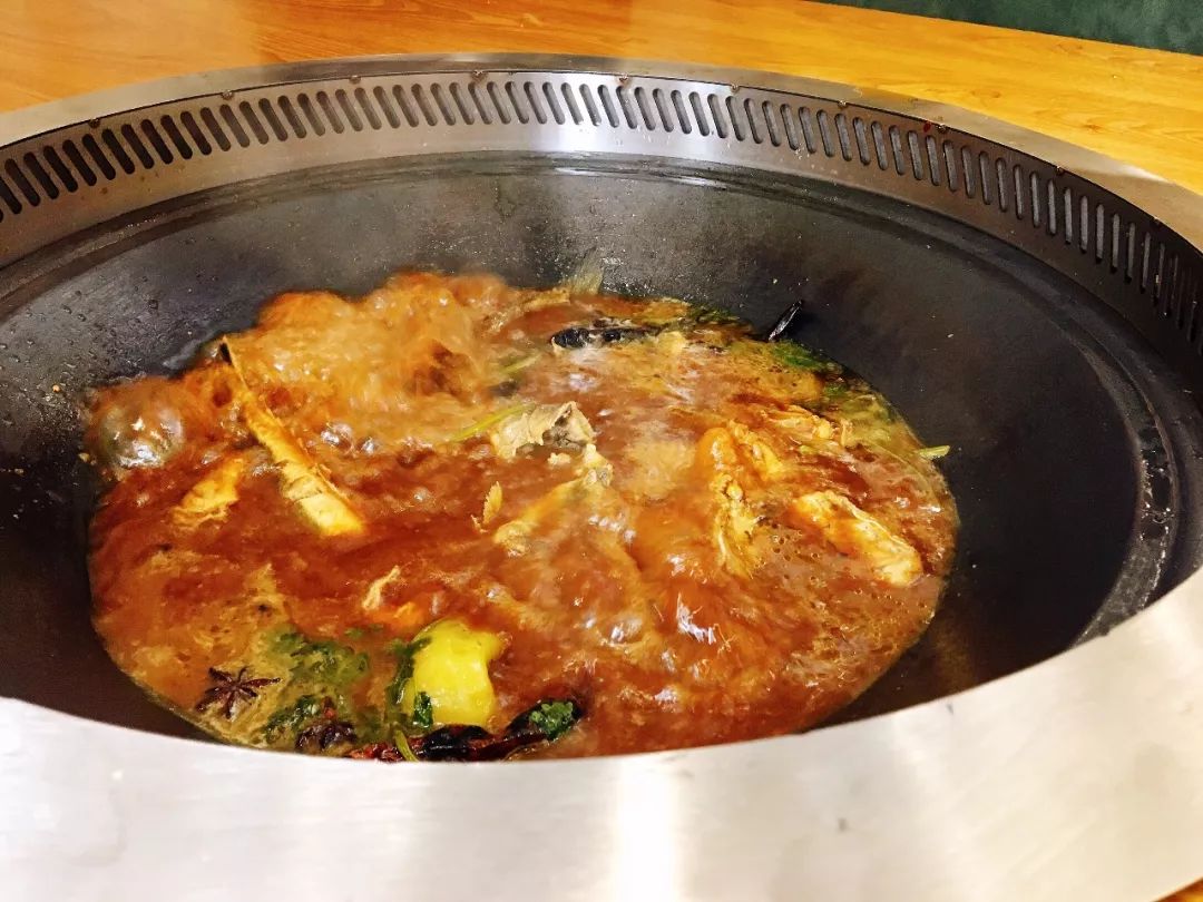 長春最全品類12种鐵鍋炖，鐵鍋炖+蒸海鲜，热乎大锅菜吃着真爽