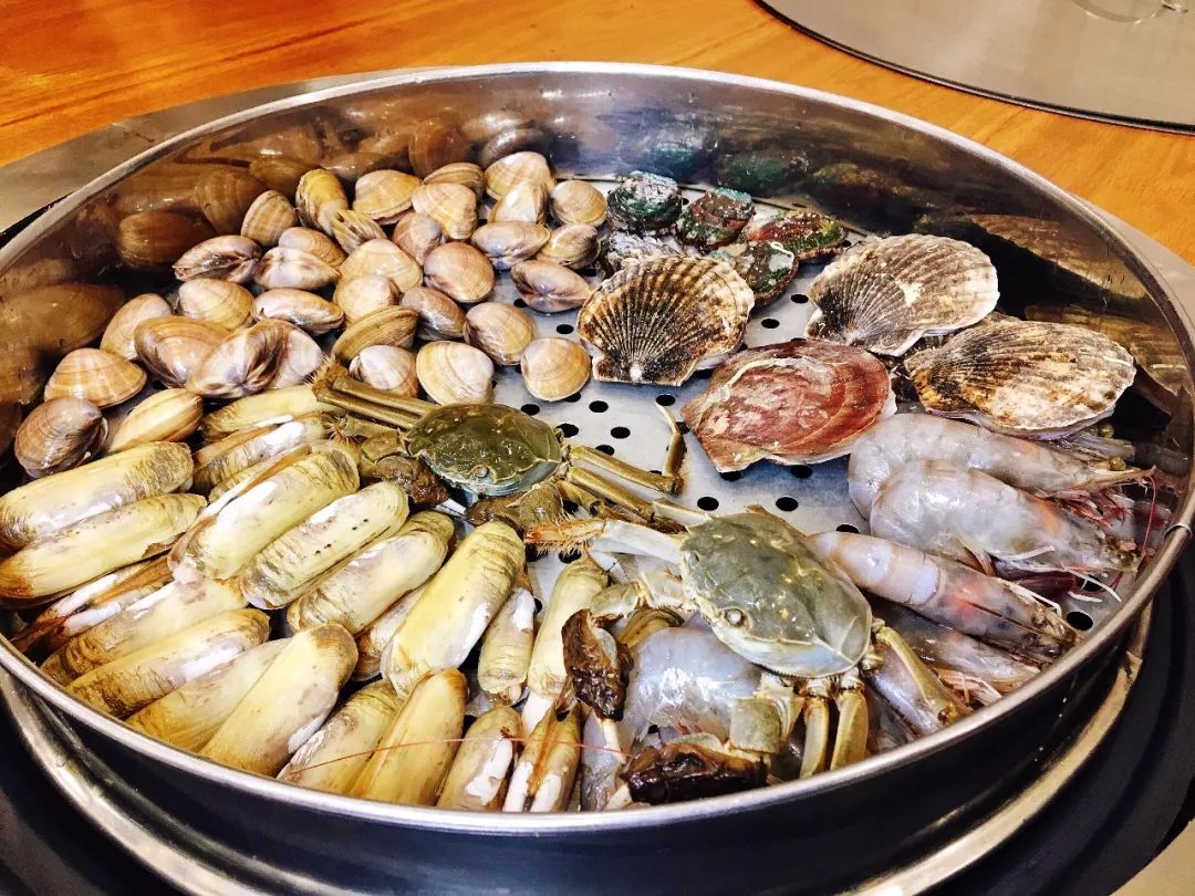 長春最全品類12种鐵鍋炖，鐵鍋炖+蒸海鲜，热乎大锅菜吃着真爽