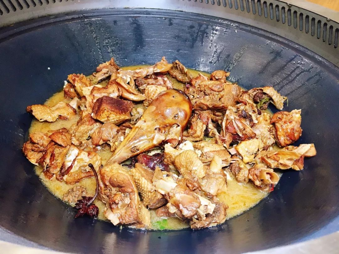 長春最全品類12种鐵鍋炖，鐵鍋炖+蒸海鲜，热乎大锅菜吃着真爽