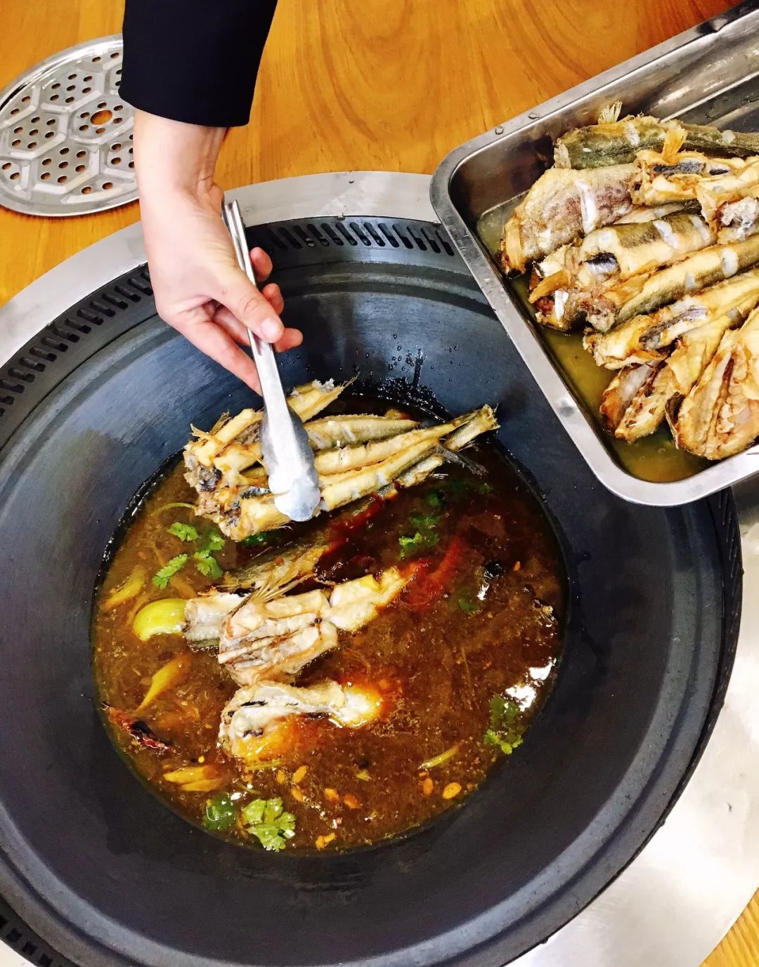 長春最全品類12种鐵鍋炖，鐵鍋炖+蒸海鲜，热乎大锅菜吃着真爽