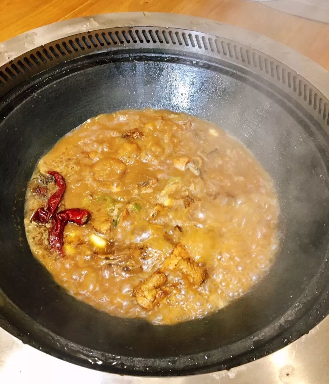 長春最全品類12种鐵鍋炖，鐵鍋炖+蒸海鲜，热乎大锅菜吃着真爽