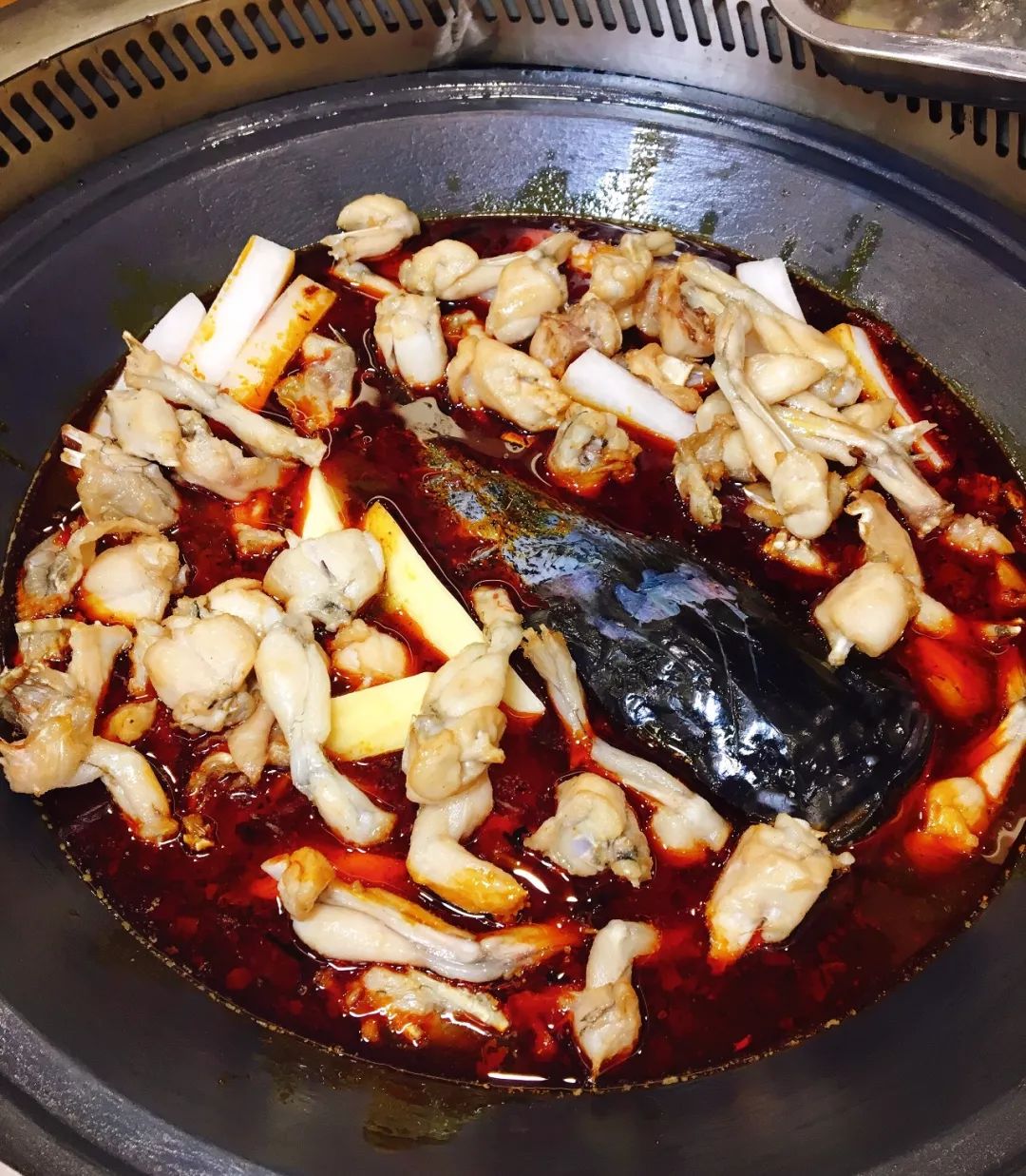 長春最全品類12种鐵鍋炖，鐵鍋炖+蒸海鲜，热乎大锅菜吃着真爽