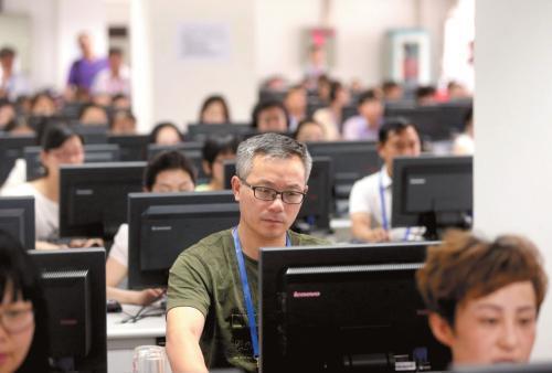 各地高考作文题目公布，往年的满分作文长啥样，两点成高分关键