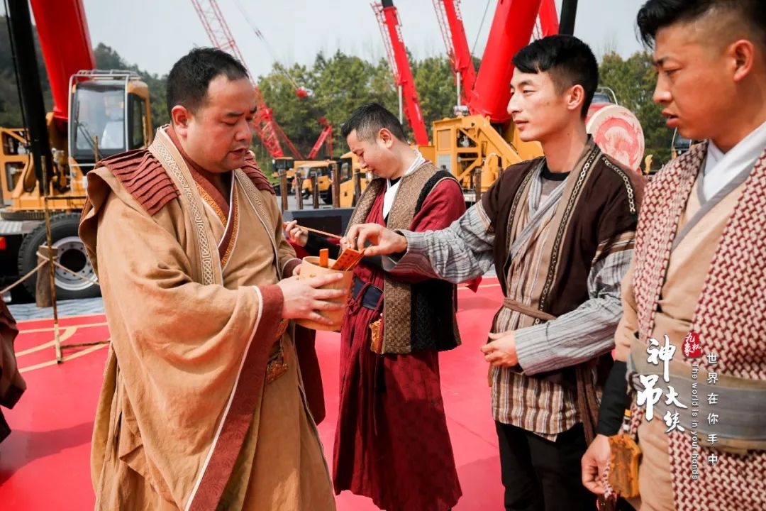 “这8万块钱奖金我不要了......”