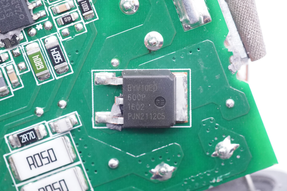 外星人筆記本電腦標配240W電源拆解，內置氮化鎵黑科技，用料豪華