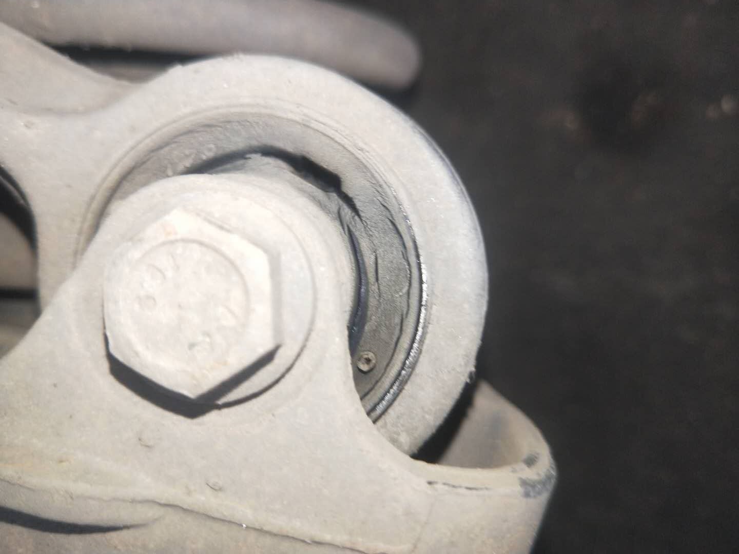 奥迪2.8V6发动机故障一大堆，最吓人的是差点把发动机甩出去