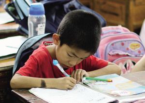 小孩子的想象力有多丰富？看看这些作业就知道，请收下我的膝盖