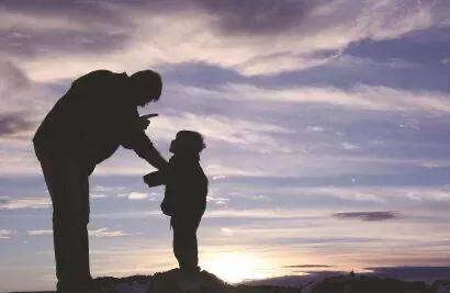 “浙大博士侯京京跳江、北大吴谢宇弑母案”给父母们的养育告诫