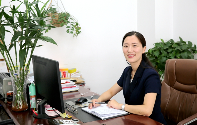 想进入985高校当老师，你需要具备三项条件，仅博士学位还不够