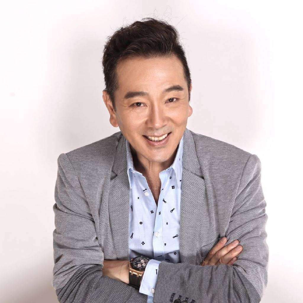 2000年后张晨光决定来内地发展,意味着从头开始奋斗,原本演男主角沦为