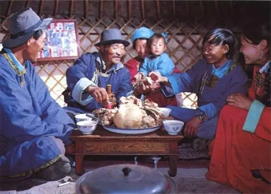蒙古族的风俗习惯是什么