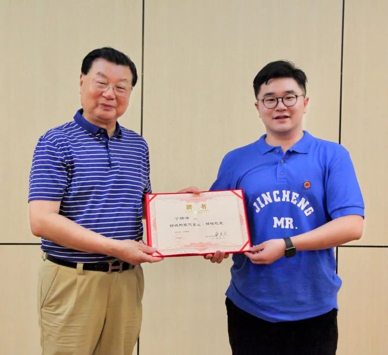 锦城学院校友天团助阵2021级新生开学典礼