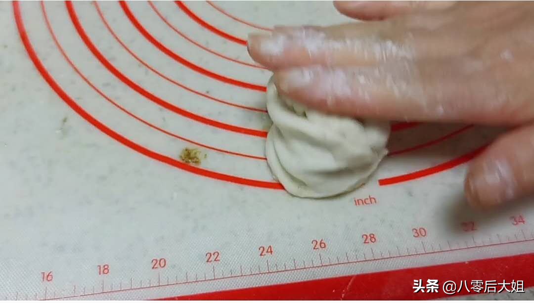 咸煎饼的做法和配方（手把手教你做咸煎饼好吃还不腻）