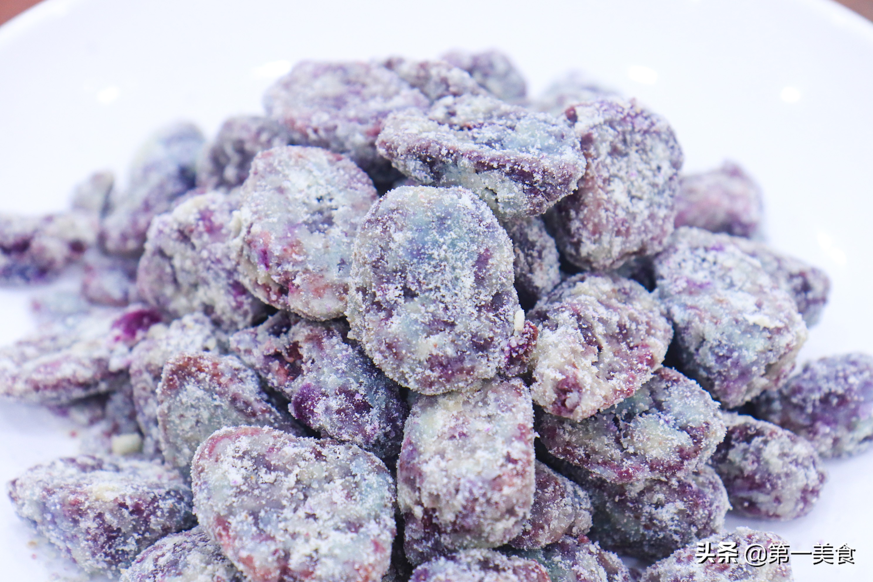 厨师长分享翻沙紫薯的正确做法紫薯挂满白色糖霜不脱落真香甜