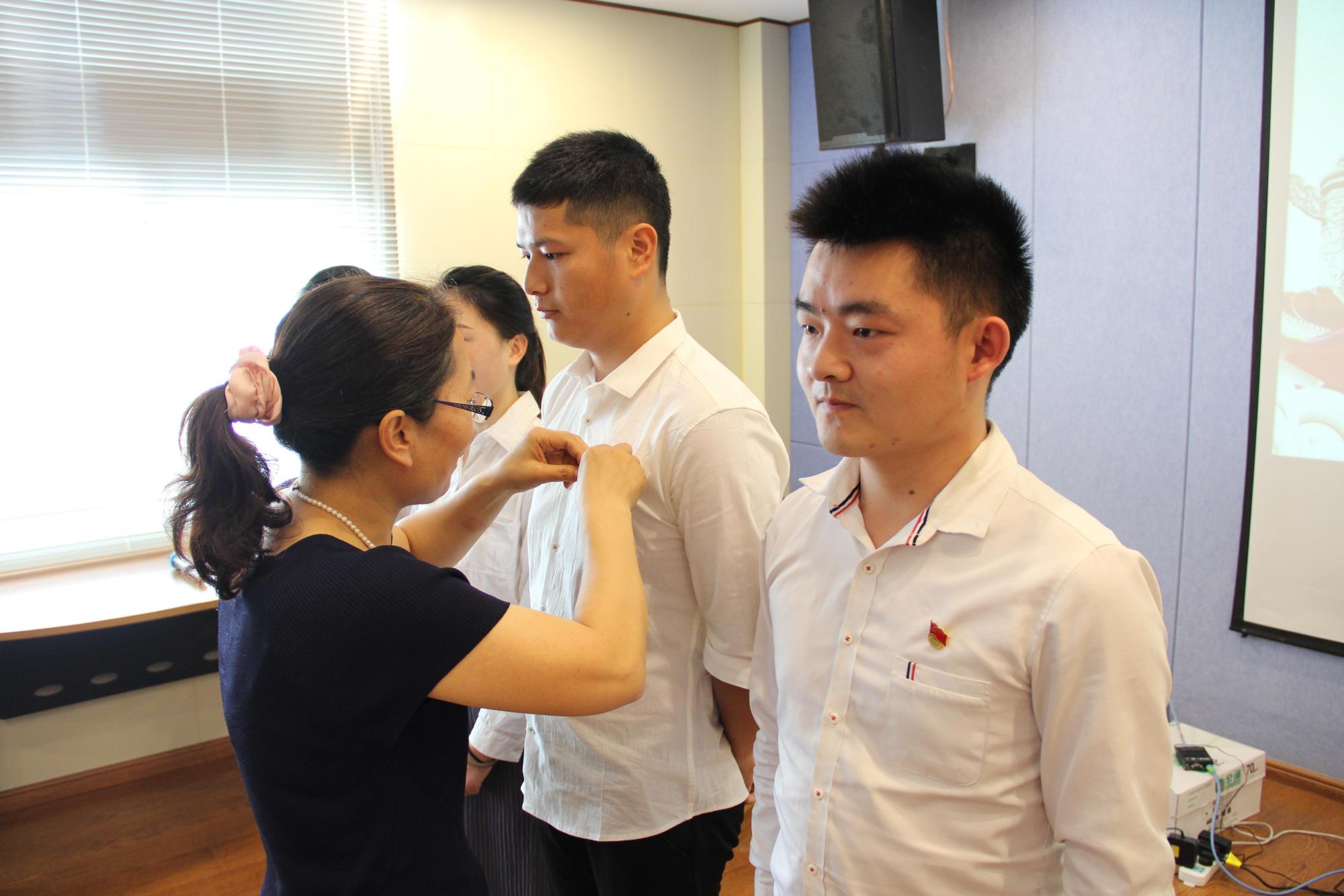 大学刚开学要带电脑去学校？听听学长的建议，不知道的很“吃亏”