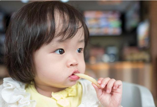 婴儿马牙图片（婴儿多大长牙算合格）