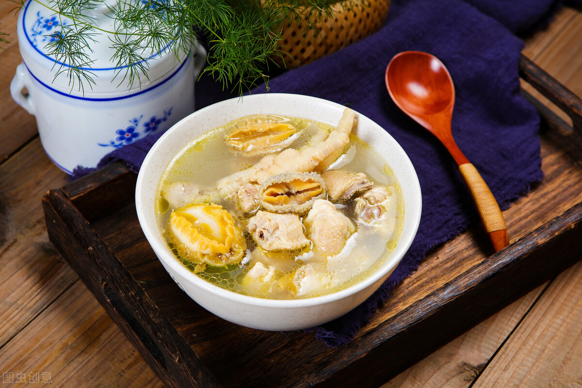 鲍鱼煲鸡汤放些什么材料 鲍鱼煲鸡汤鲍鱼壳也要放进去吗