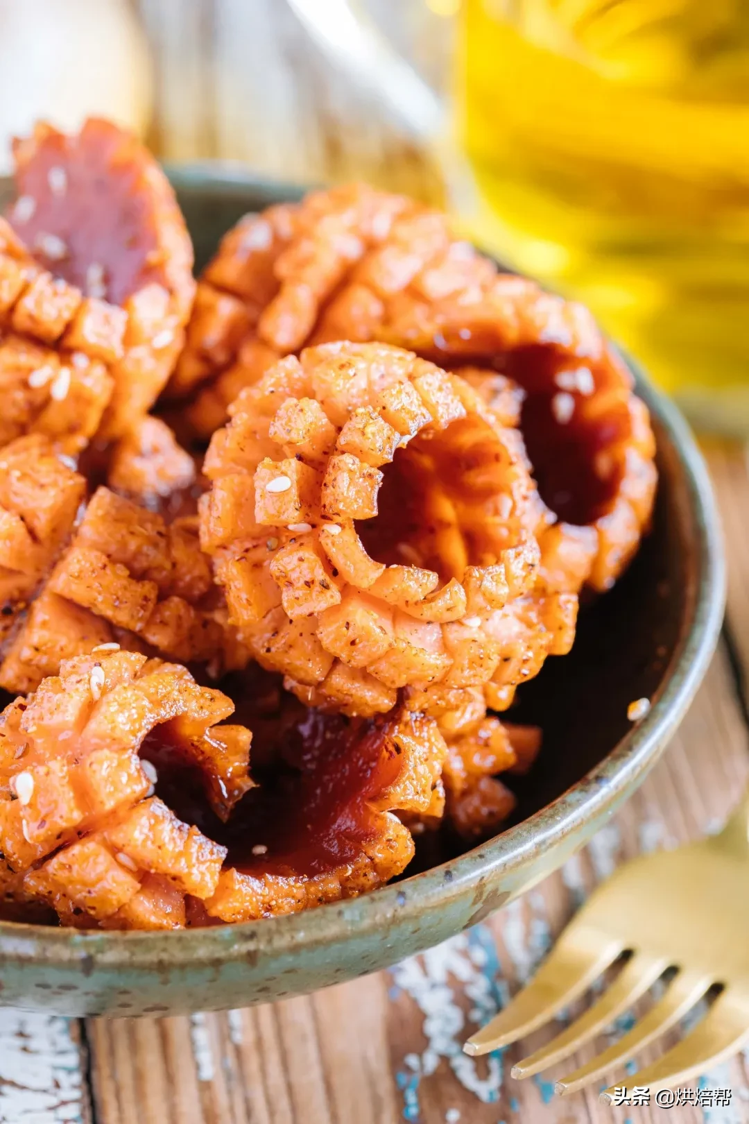 香肠仿制鱿鱼花，在家撸串也不错，鲜香麻爽停不下来