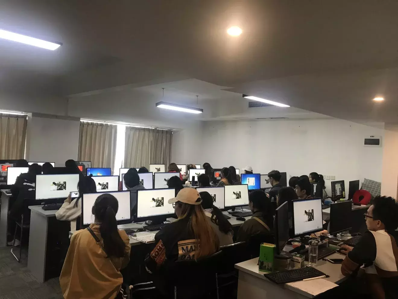 艺学绘用口碑铸就的动漫教育网校