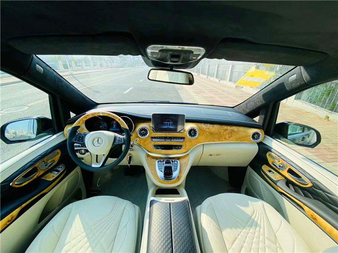 立标双拼色迈巴赫 奔驰V260改装高顶 配置甩埃尔法两条街