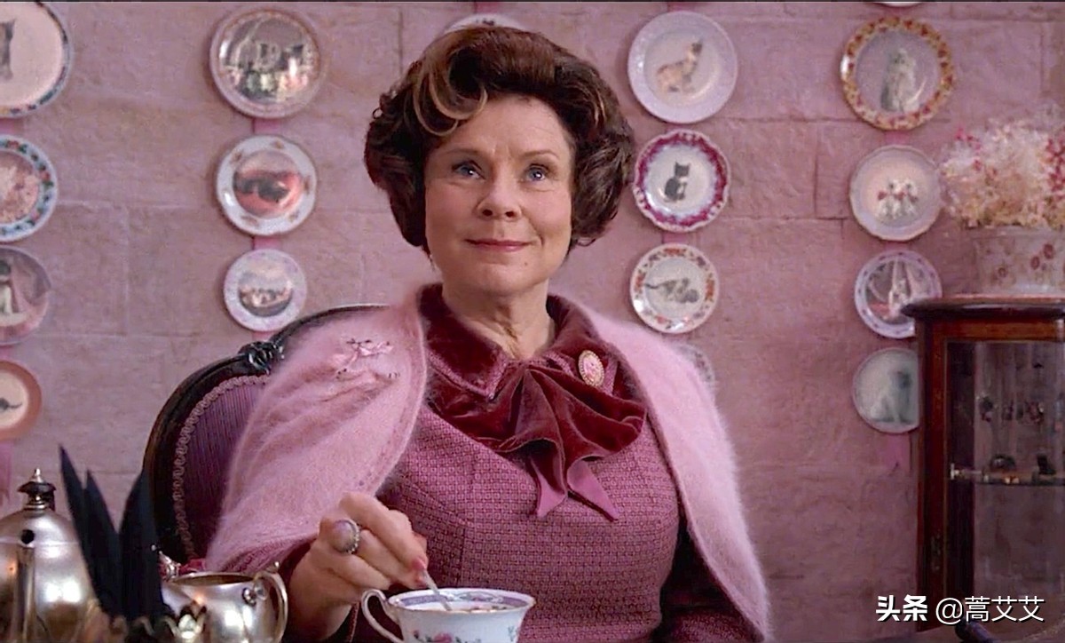 多洛雷斯•乌姆里奇：《哈利波特》里最让人讨厌的角色，没有之一