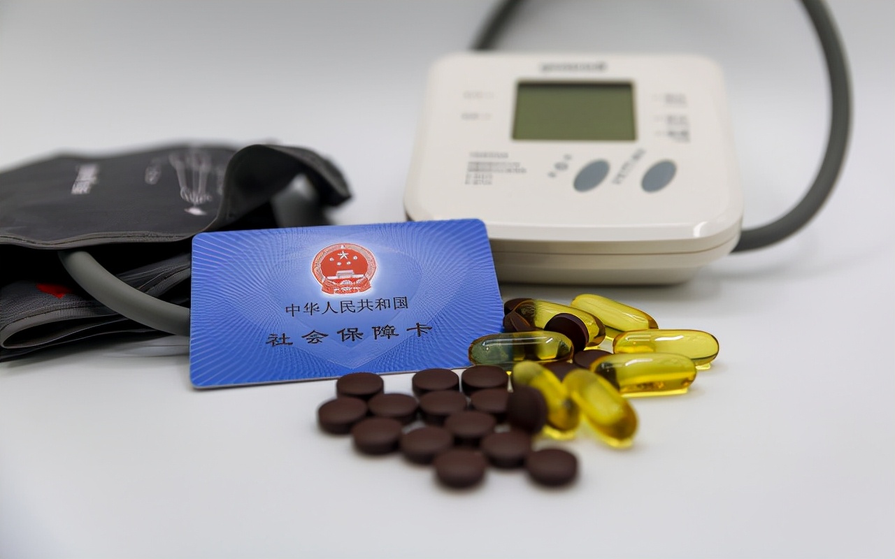 如何将医保卡与家人绑定：个人账户能否供家人使用？