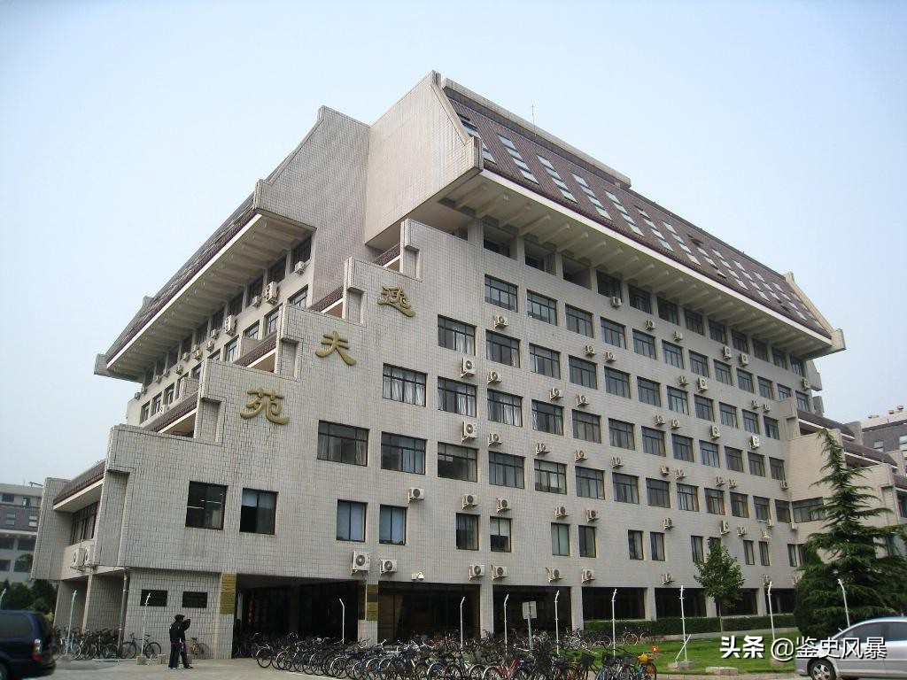 “吝啬”邵逸夫：一生捐三万栋逸夫楼，为何有的“逸”字少一点