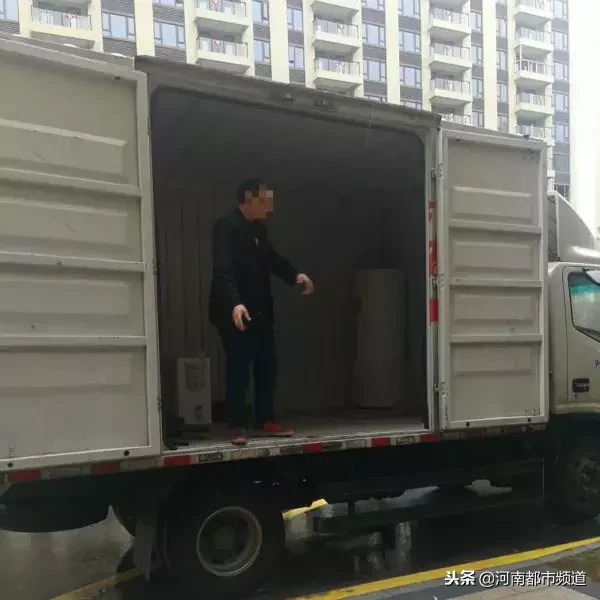 四五千元一套的熱水器拆了當(dāng)廢品賣(mài)!寧波這些業(yè)主咋想的?