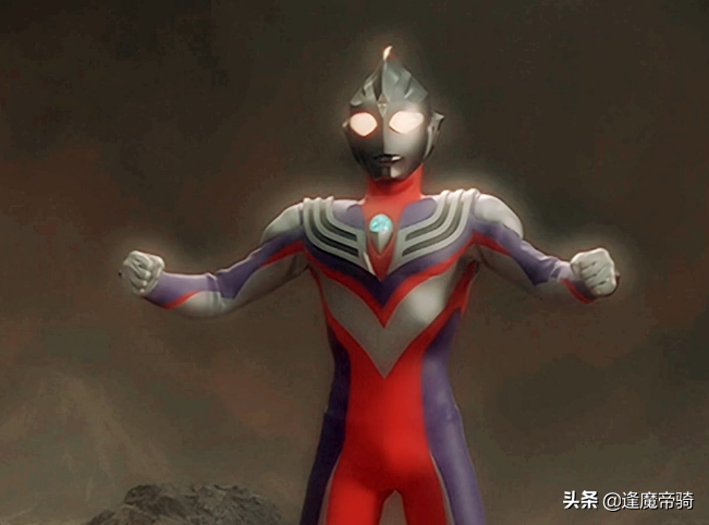 深度解析《奥特曼》剧情,多个世界观存在,时空穿越搞互动