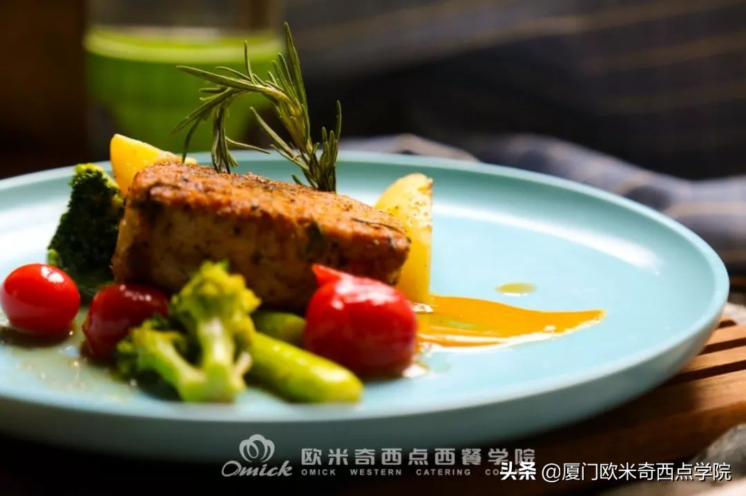 总觉得学费太贵？可我们贵有贵的道理