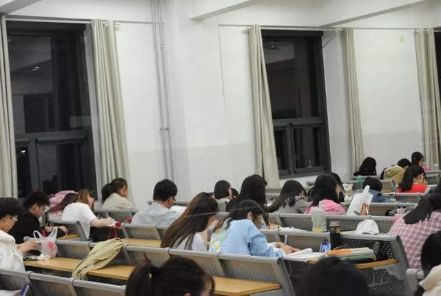 寄宿制学校的早晚自习，或开始向家长收费，知道原因后开始理解