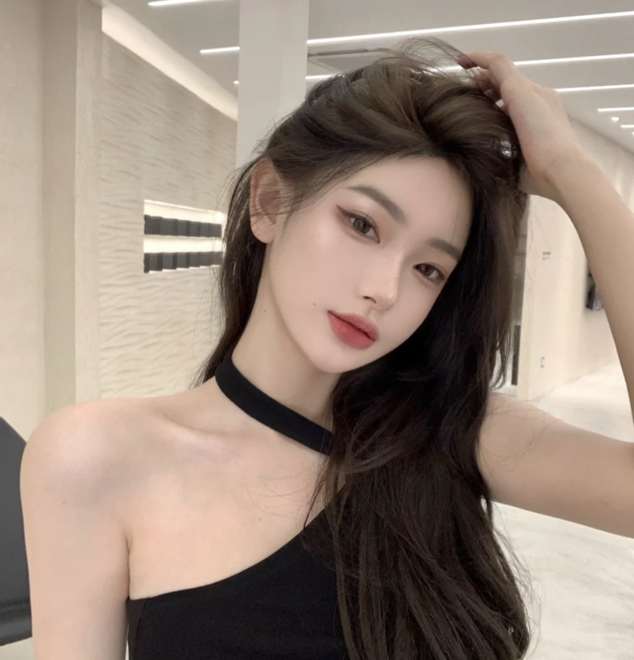 颈纹重的女生，多做这几件事，淡化纹路，还能练出“修长”颈