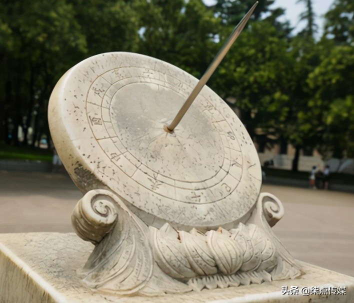 藏不住了：清华，出雪糕了？