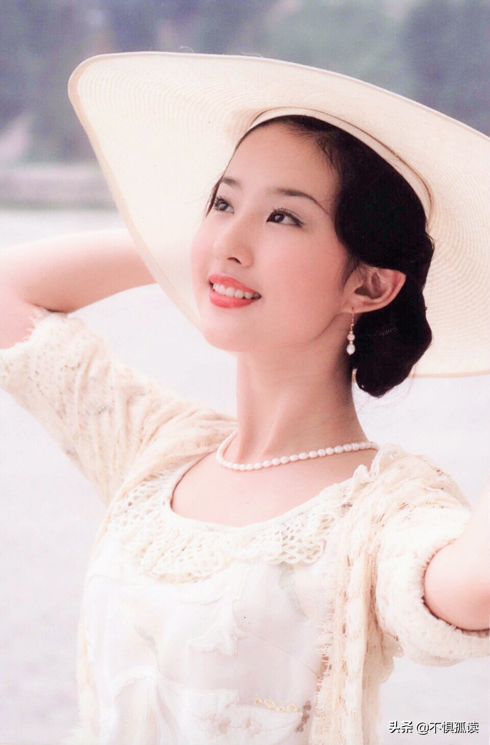 《第一炉香》：女学生葛薇龙为什么自甘堕落，沦落成高级交际花？