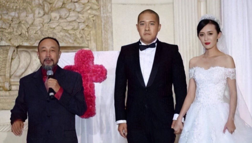 张丰毅和吕丽萍：离婚30年，人生截然不同，亲儿子和继父成一家