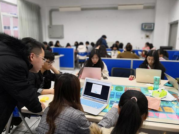 毕业后才发现，文科生最“吃香”的三类专业，过来人悔不当初