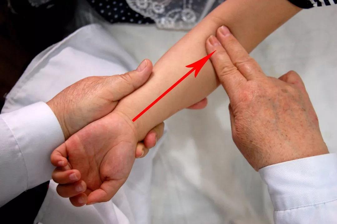 孩子咳嗽老不好?这套推拿手法,宝妈们都应该学会