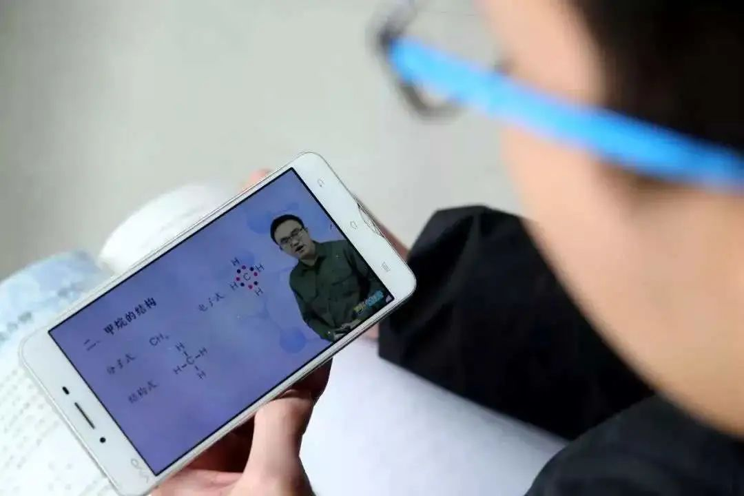 寒门贵子胡安康：父母残疾，靠吃野菜维持生活，685分考入清华