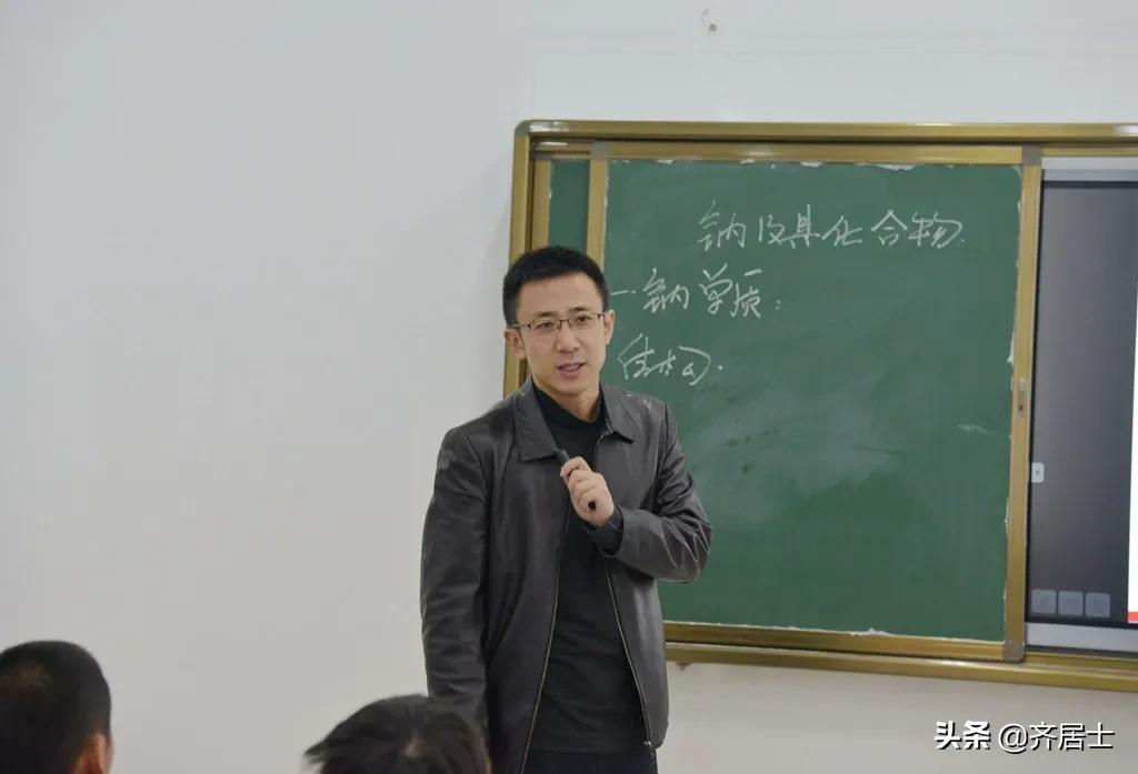 兰州市教育专家团队来华亭一中开展高考备考研讨交流活动