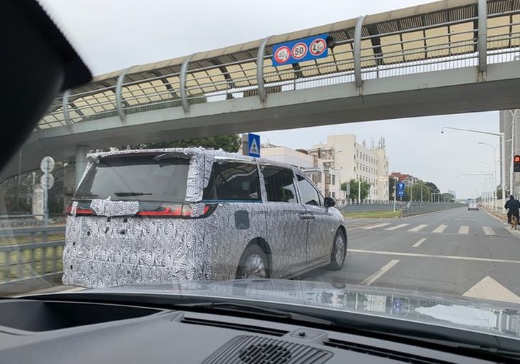 岚图MPV最新谍照曝光 内部代号“H56”/定位高端MPV