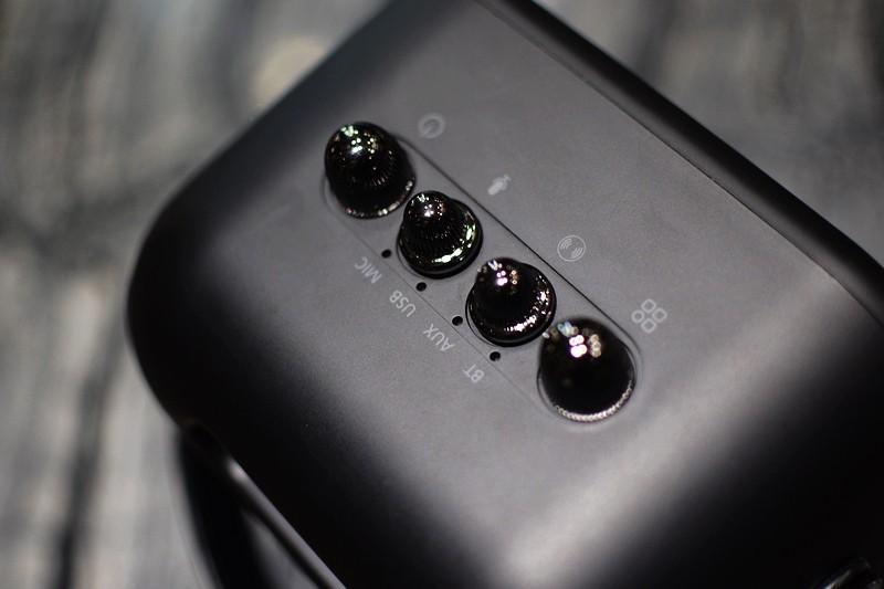 嗨起来 艾特铭客M18 K歌蓝牙音箱+无线K歌麦克风