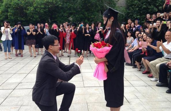 为了不影响学习，大学生也不能谈恋爱？大学老师的一番话引发讨论