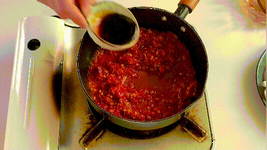 年夜饭做砂锅大头鱼，鲜嫩入味，香辣开胃，爱吃鱼的朋友快收藏